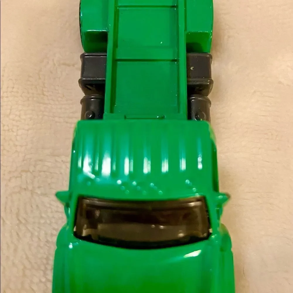 Matchbox MB695 2006 Green Utility Truck Die Cast.